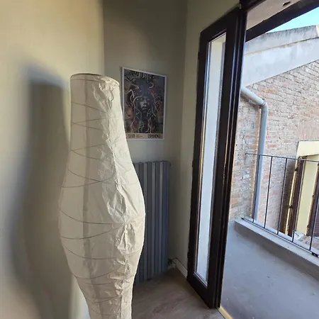 アパート Casa De Chirico フェラーラ